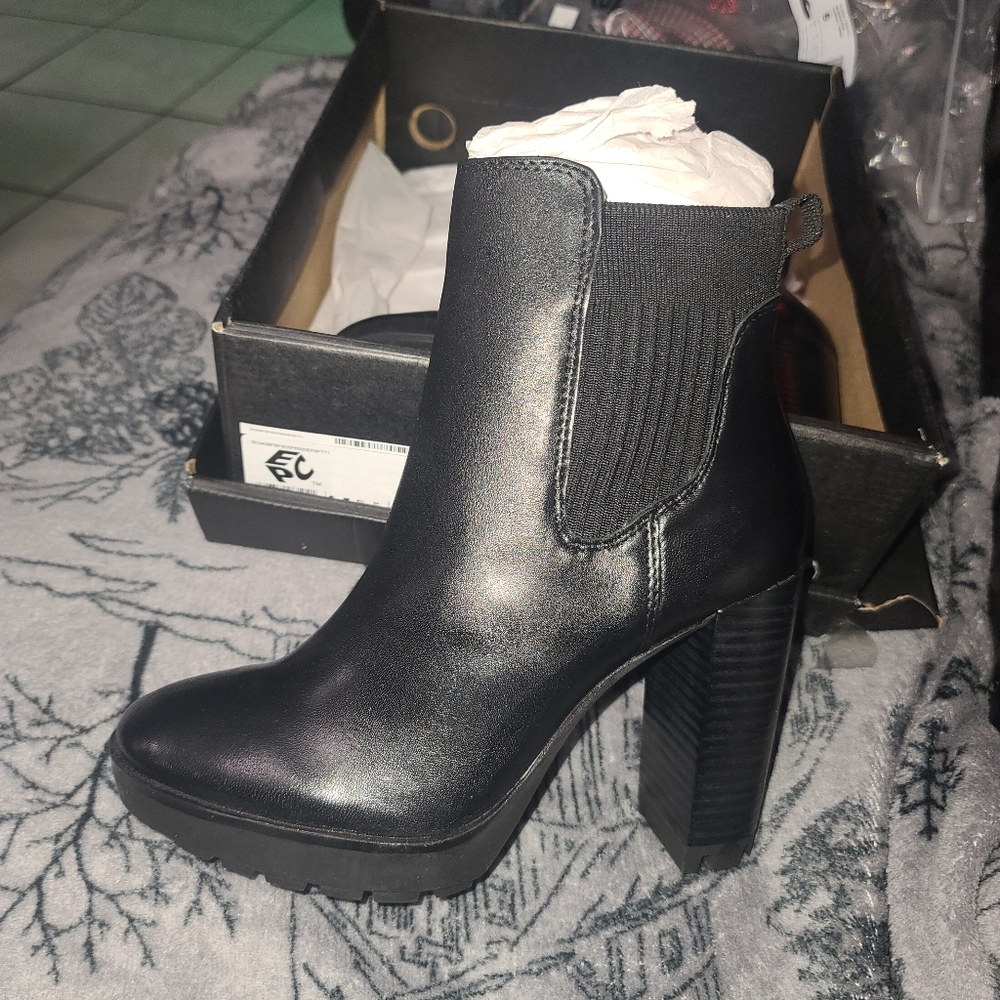 Kenneth Cole junne boots black 6.5